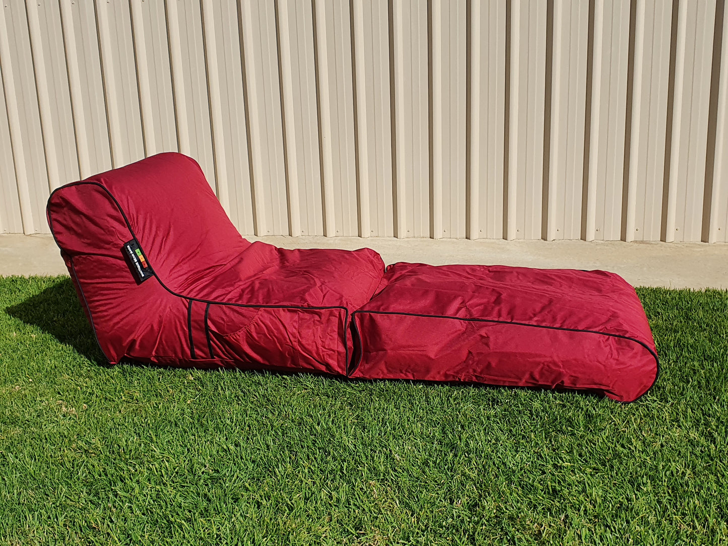 CHAISE - RED.